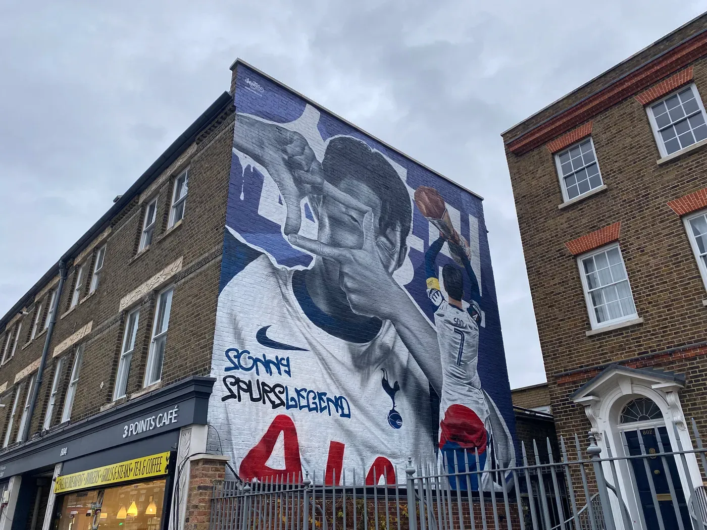 손흥민 기록의 본진 토트넘 시절을 기리는 SPURS LEGEND 벽화